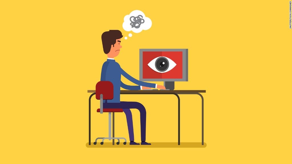 من يتجسس على ما تكتبه على شبكات التواصل