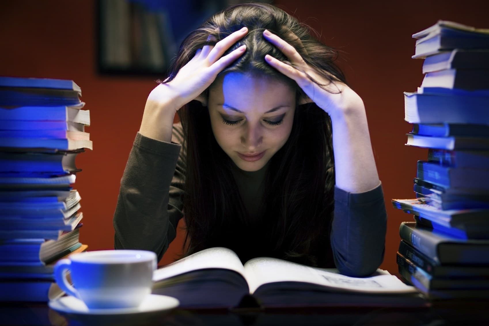 الاكتئاب الدراسي - طالبة مكتئبة
