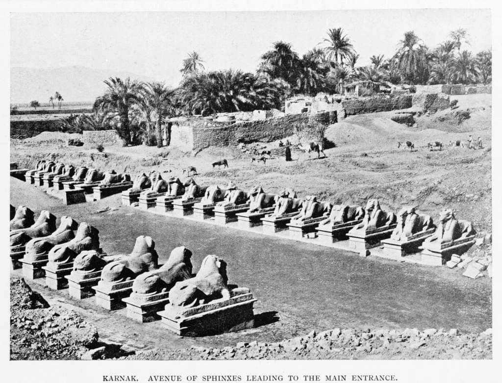 صورة مدخل معبد الكرنك في الأقصر في 1920