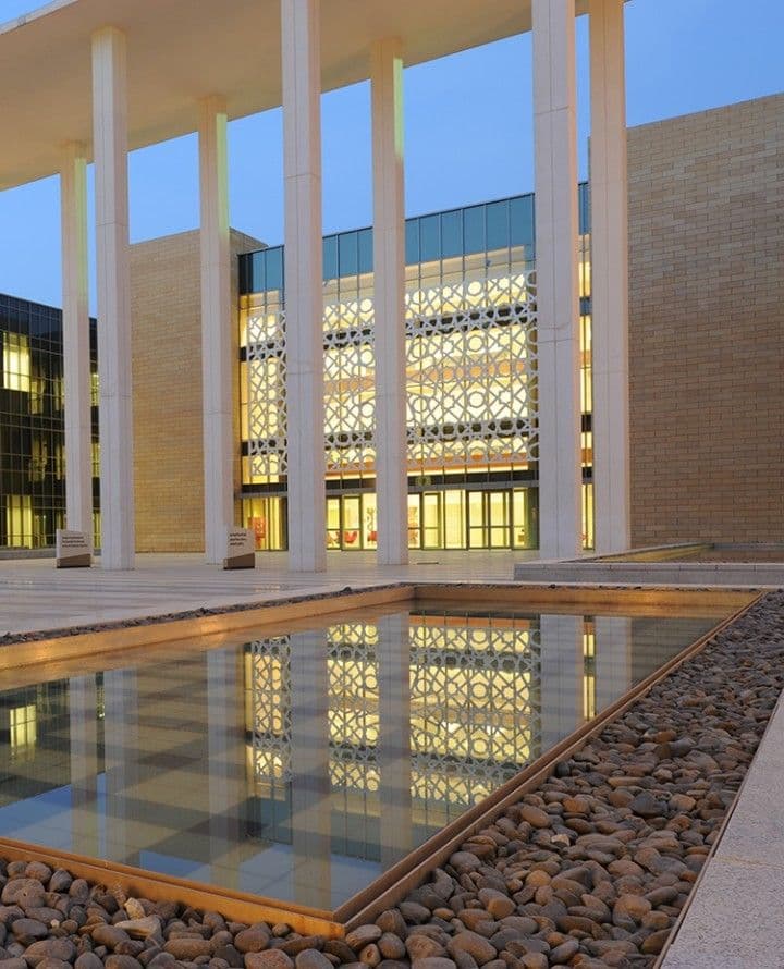 3020619-slide-academic-campuspnu3