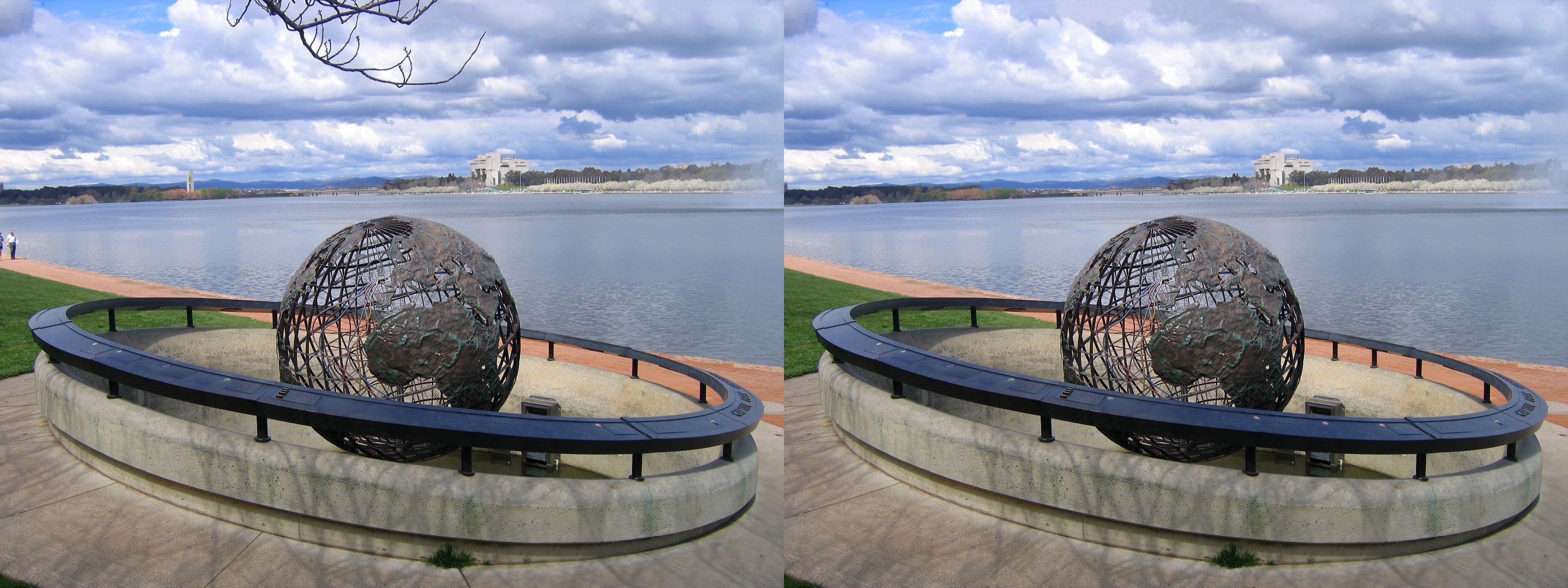 Globe_and_high_court_(Spot_the_difference)