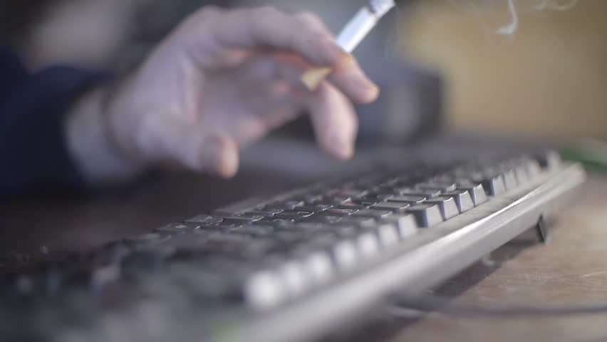 اذا قمت بالتدخين أثناء استخدام حاسب أبل فقد تتعرض لفسخ ضمان حاسوبك