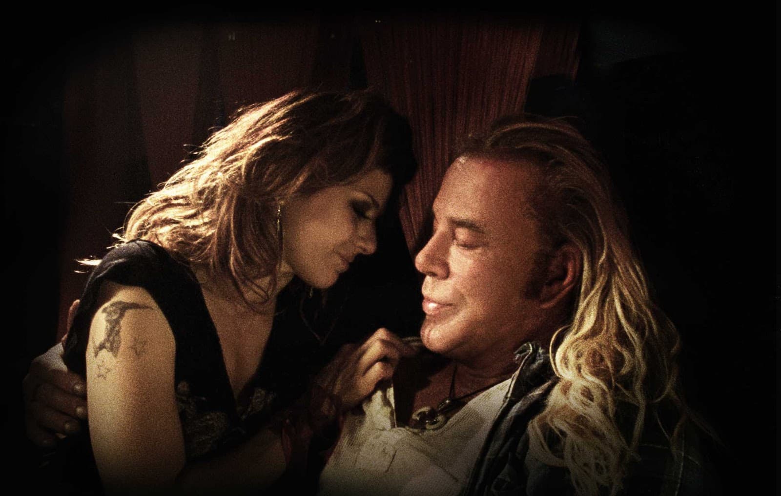 أفلام رومانسية حزينة لقطة من فيلم The Wrestler 