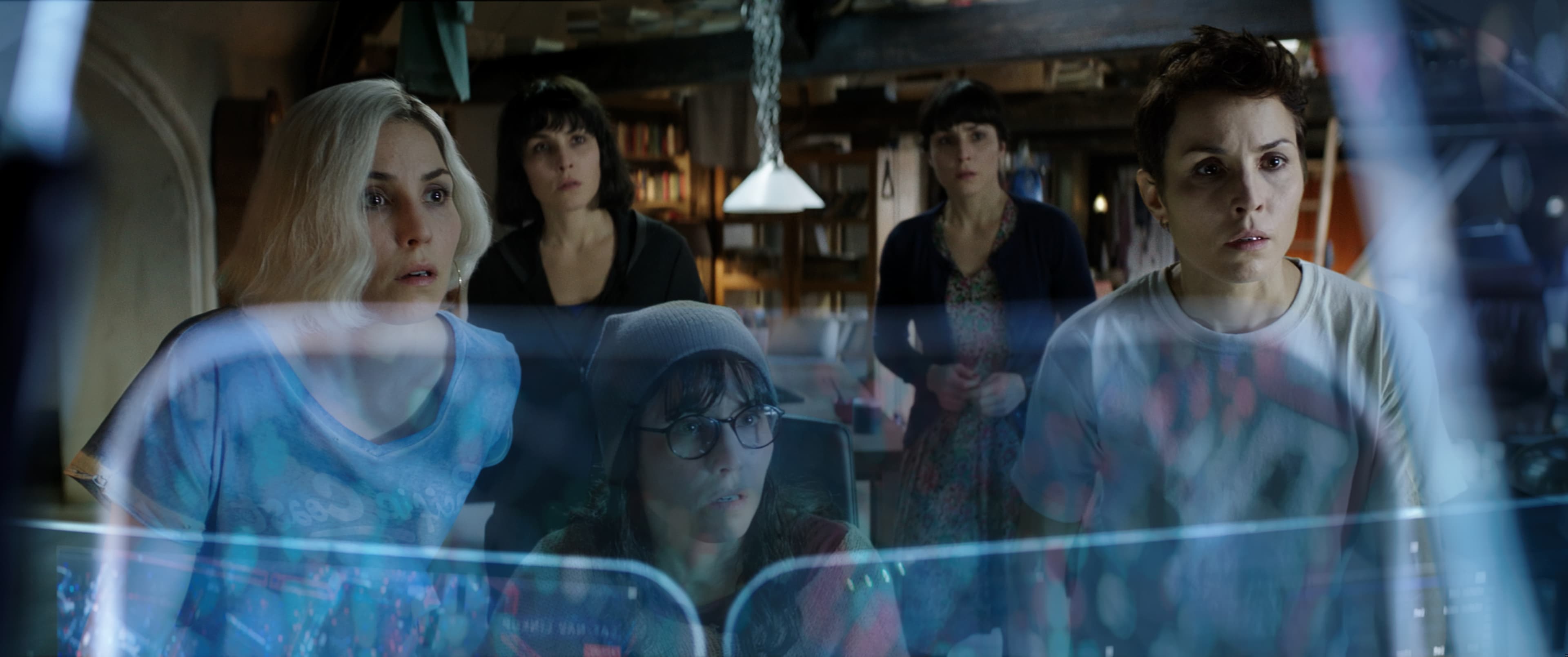 ناعومي رايبس بطلة فيلم what happened to monday