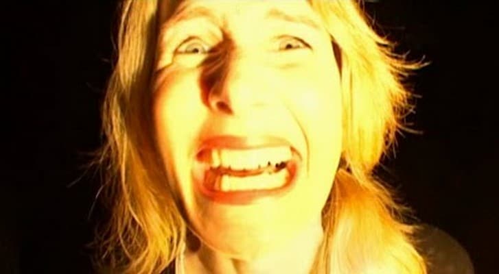 مشهد سير لورا ديرن نحو الكاميرا في Inland Empire ديفيد لينش