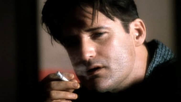 مشهد فريد يشاهد الشريط وحده في Lost Highway ديفيد لينش