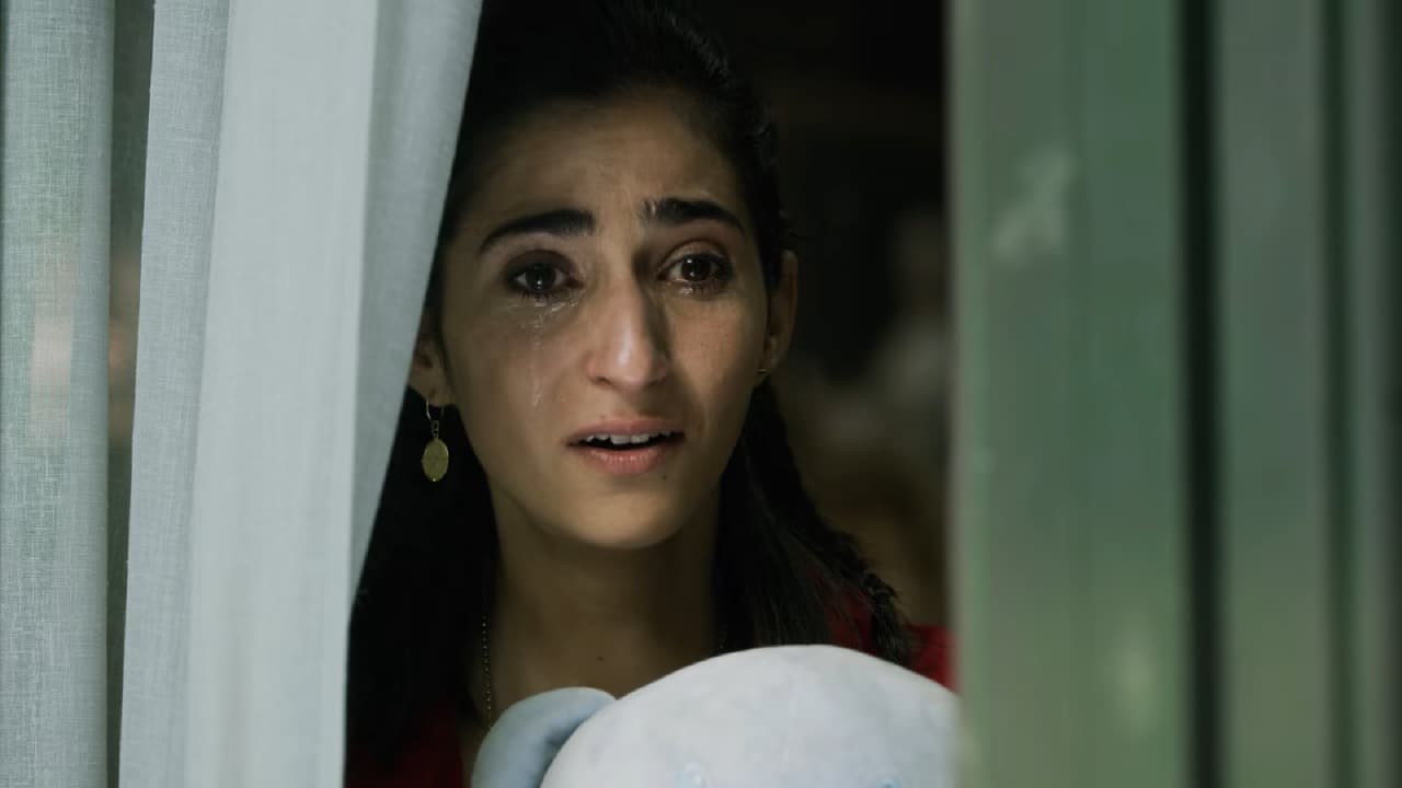 نيروبي تنظر من النافذة - مسلسل La Casa de Papel الموسم الثالث