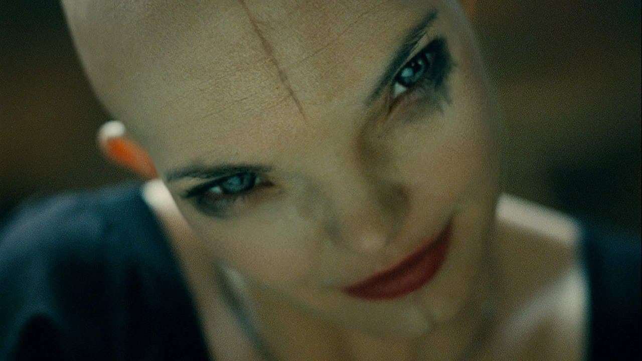 أفلام عن تجارب علمية دمرت الحياة البشرية فيلم Splice عام 2009