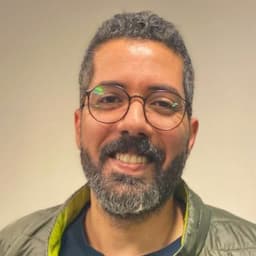 أيمن أبو العينين