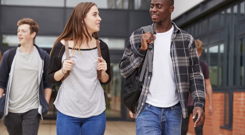كيف تفتتح حديث مع أي شخص
