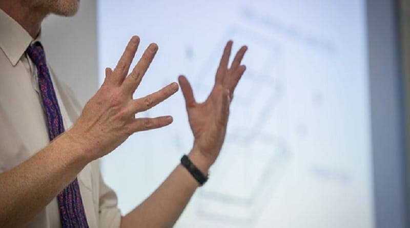 تقديم أقوى العروض في العمل والجامعة