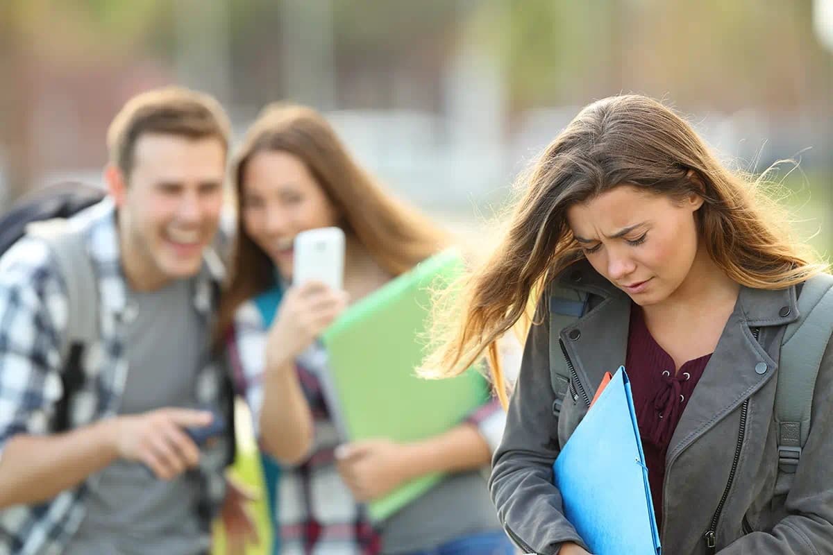 التنمر من مشاكل الفتيات في الجامعة