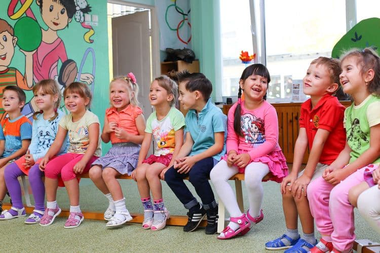 مدرّس رياض الأطفال
