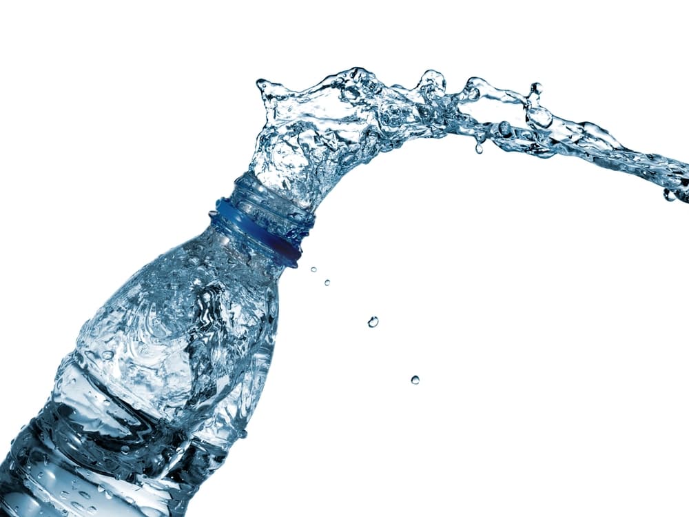 زجاجة مياه مفتوحة