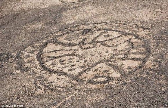 رسومات غريبة وقديمة