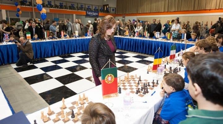 009 PolgarChessFestival2012_EU_vs_JuditPolgar