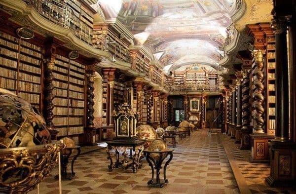 The-National-Library-of-the-Bethlehem-Chapel-in-Prague-Czech-Republic-600x393