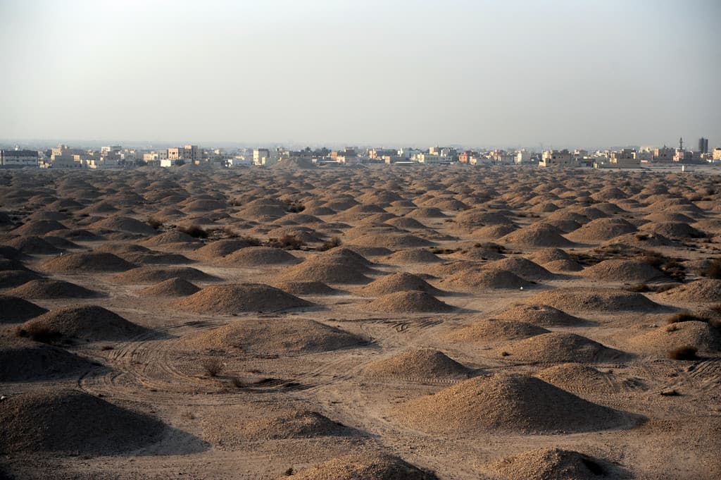 مقابر عالي