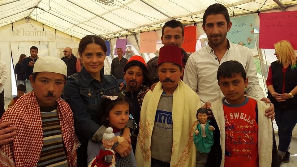 سلمى حايك مع قسم الدمى وقسم الحكواتي في فرقة سلام يا شام ..