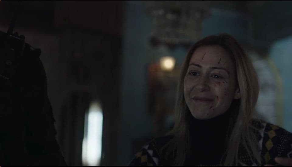 لقطة لمنة شلبي في مسلسل في كل أسبوع يوم جمعة