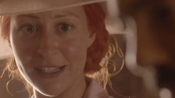 لقطة لشخصية كاثرين التي جسدتها الفنانة منة شلبي في مسلسل واحة الغروب