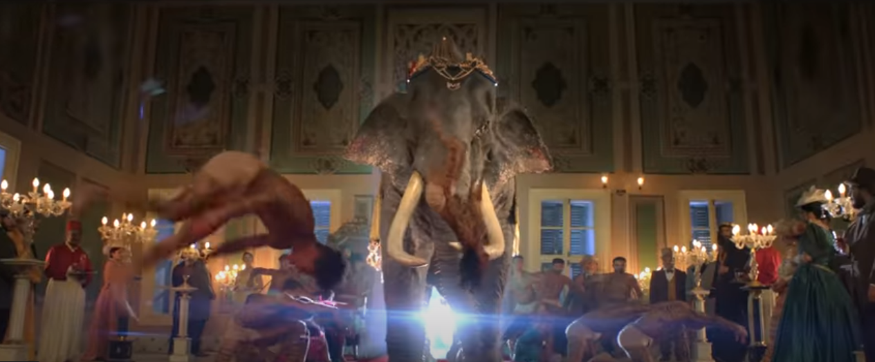 مشهد من فيلم الفيل الأزرق 2