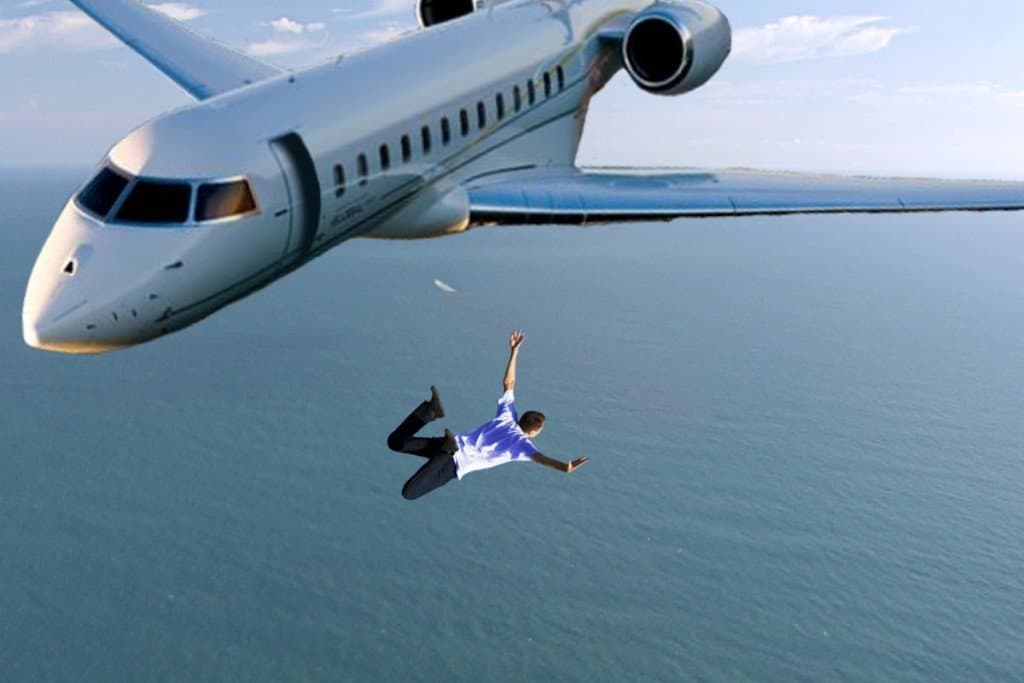 السقوط من الطائرة دون مظ