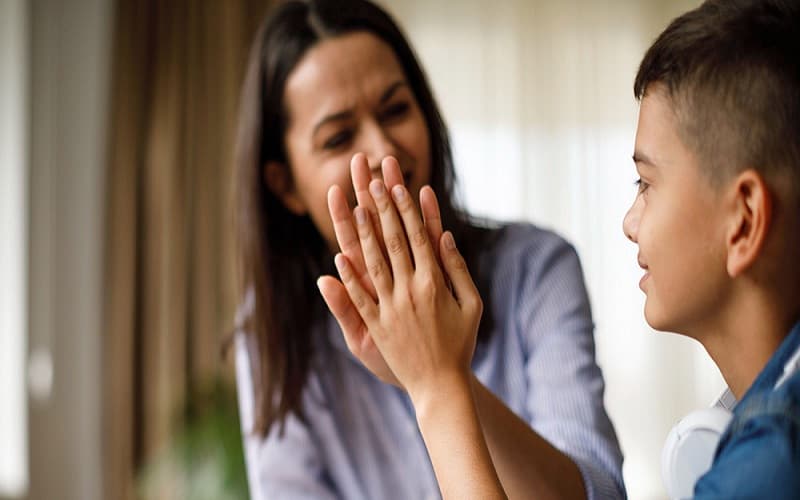 تشجيع الطفل على المذاكرة