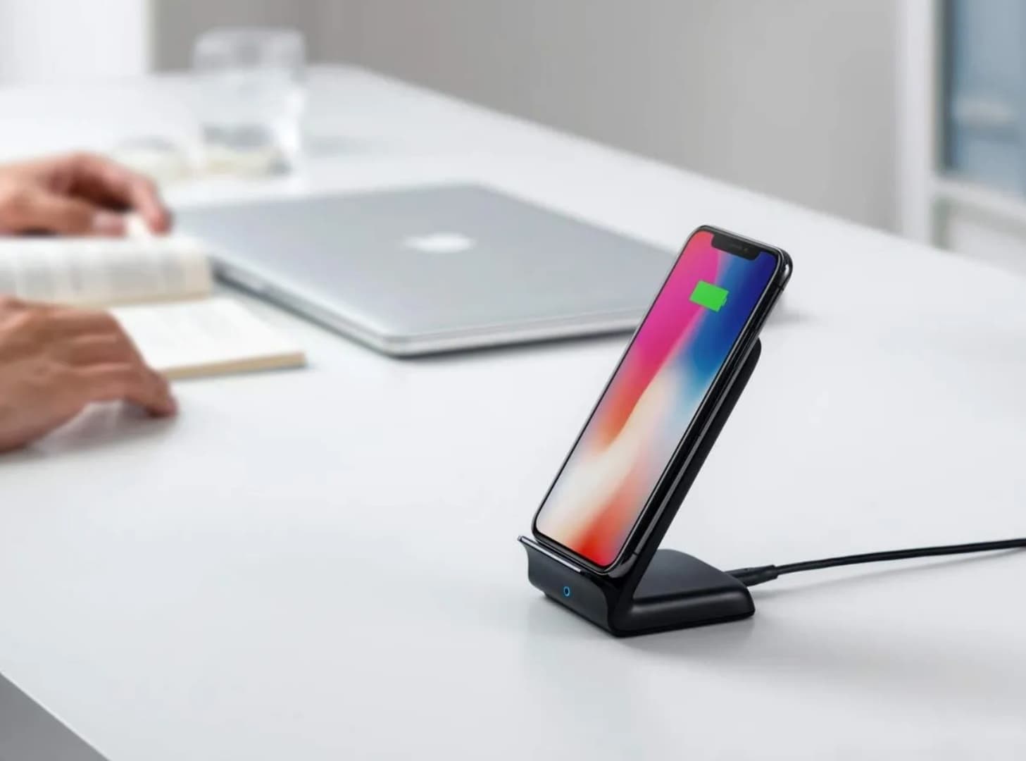 أفضل أنواع الشواحن اللاسلكيّة Anker PowerWave Charger