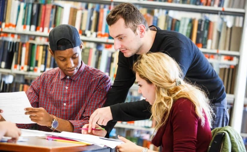 العمل في كندا